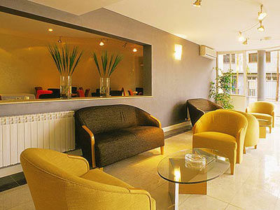 Aparthotel Urbana 3*